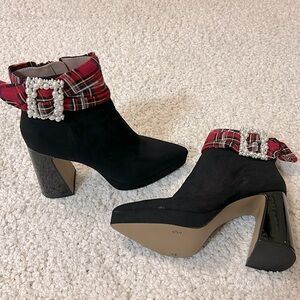 ACCEPTING OFFERS! Brand new Betsey Johnson size 8.5 ankle boots